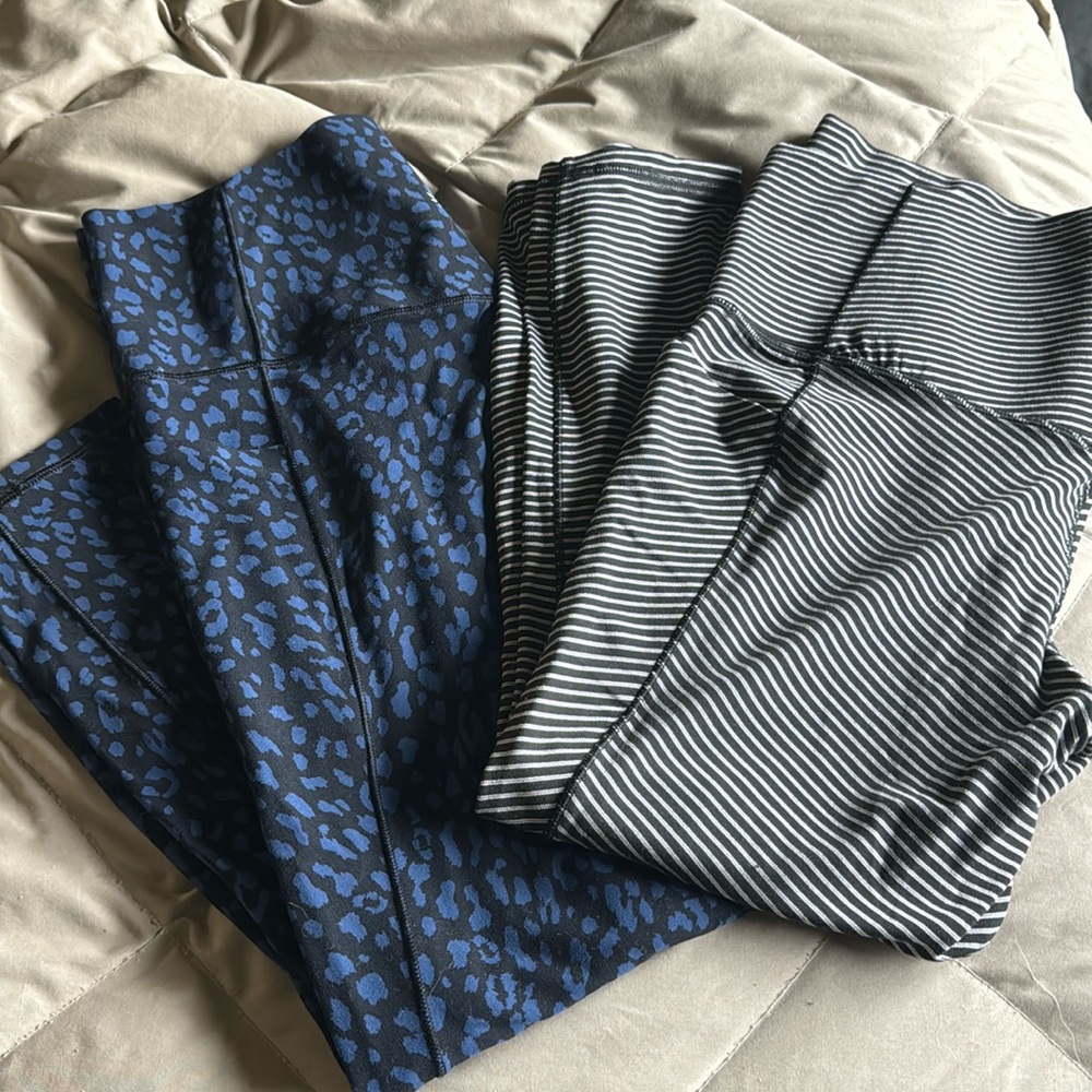 Athleta salutation stash pocket printed 7/8 tight. 2 pair
